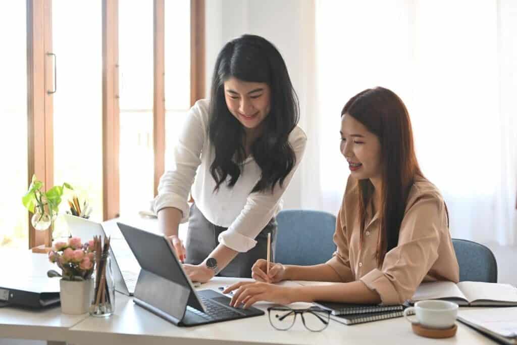 2 professional having a discussion in front of a computer